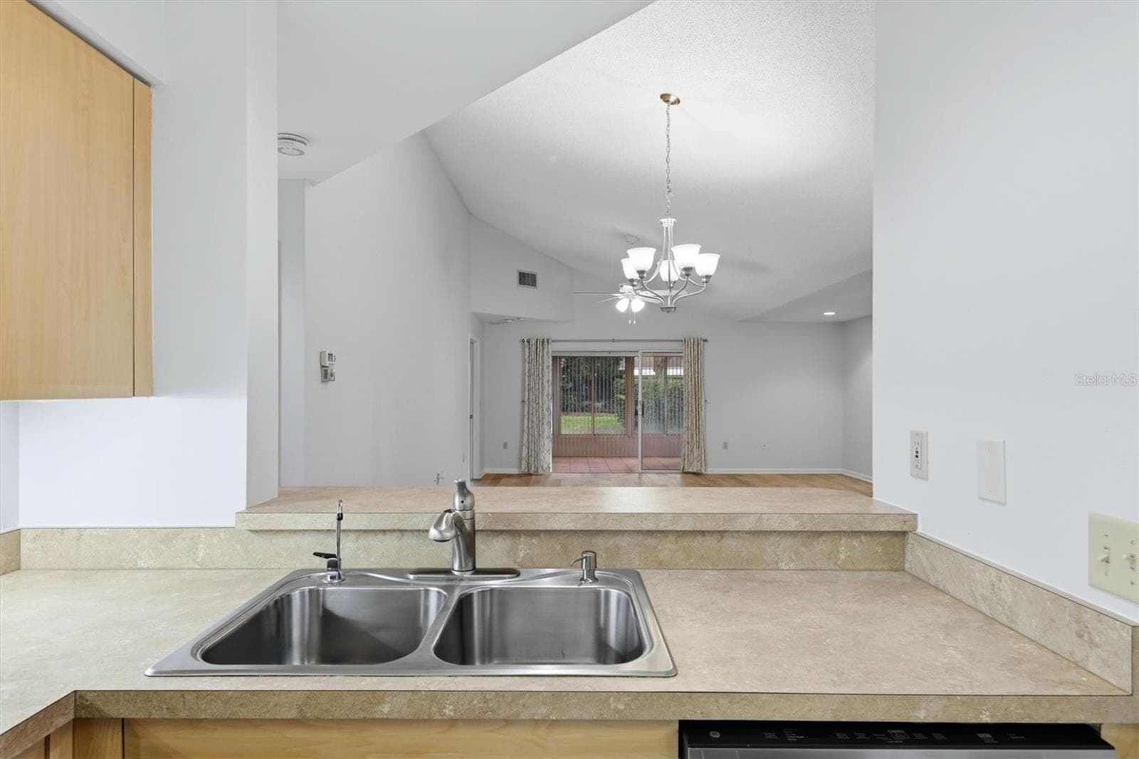 Condominium at 6420 CARRINGTON CIR #35, SARASOTA, photo 13 of 38