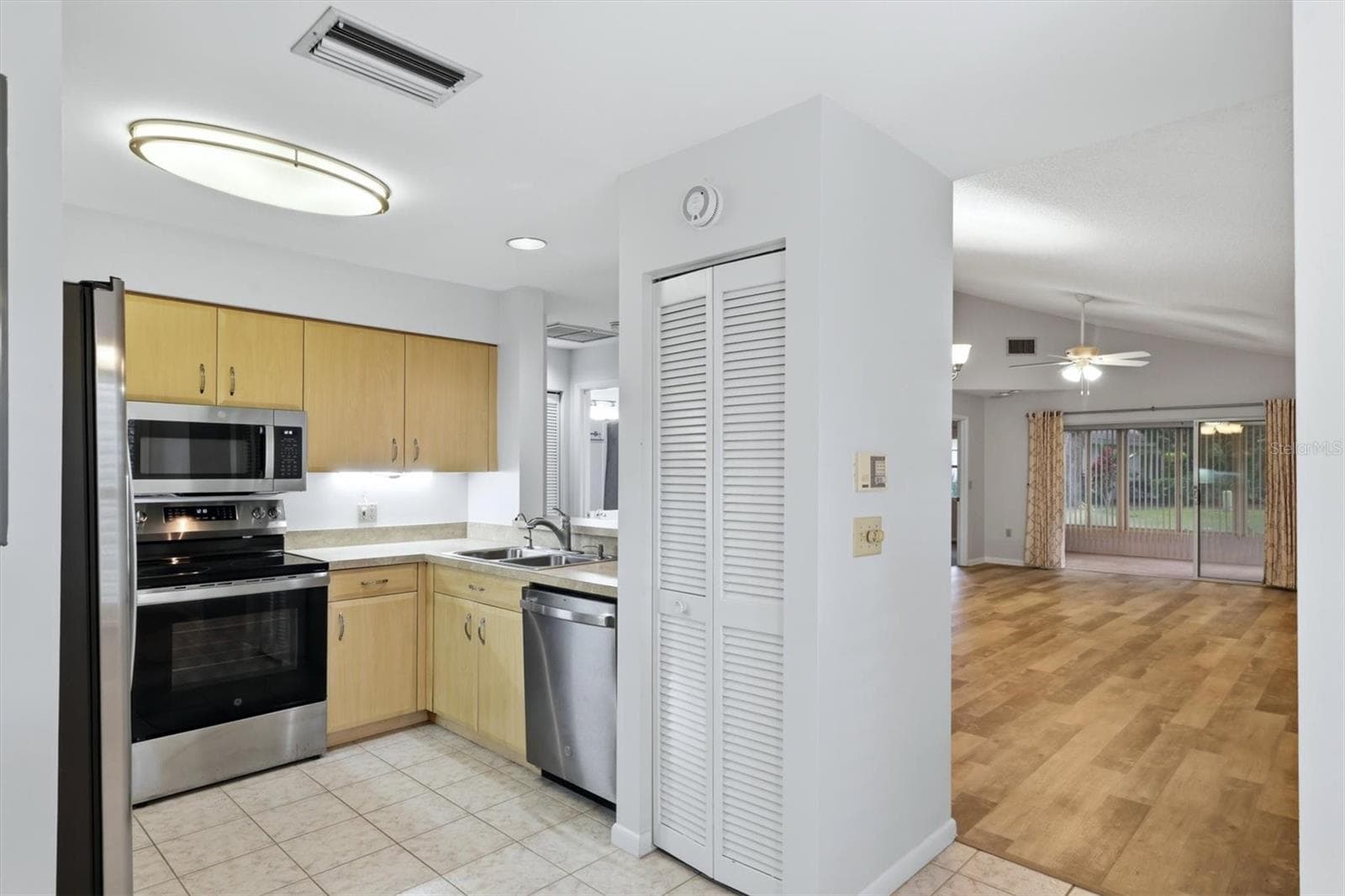Condominium at 6420 CARRINGTON CIR #35, SARASOTA, photo 15 of 38