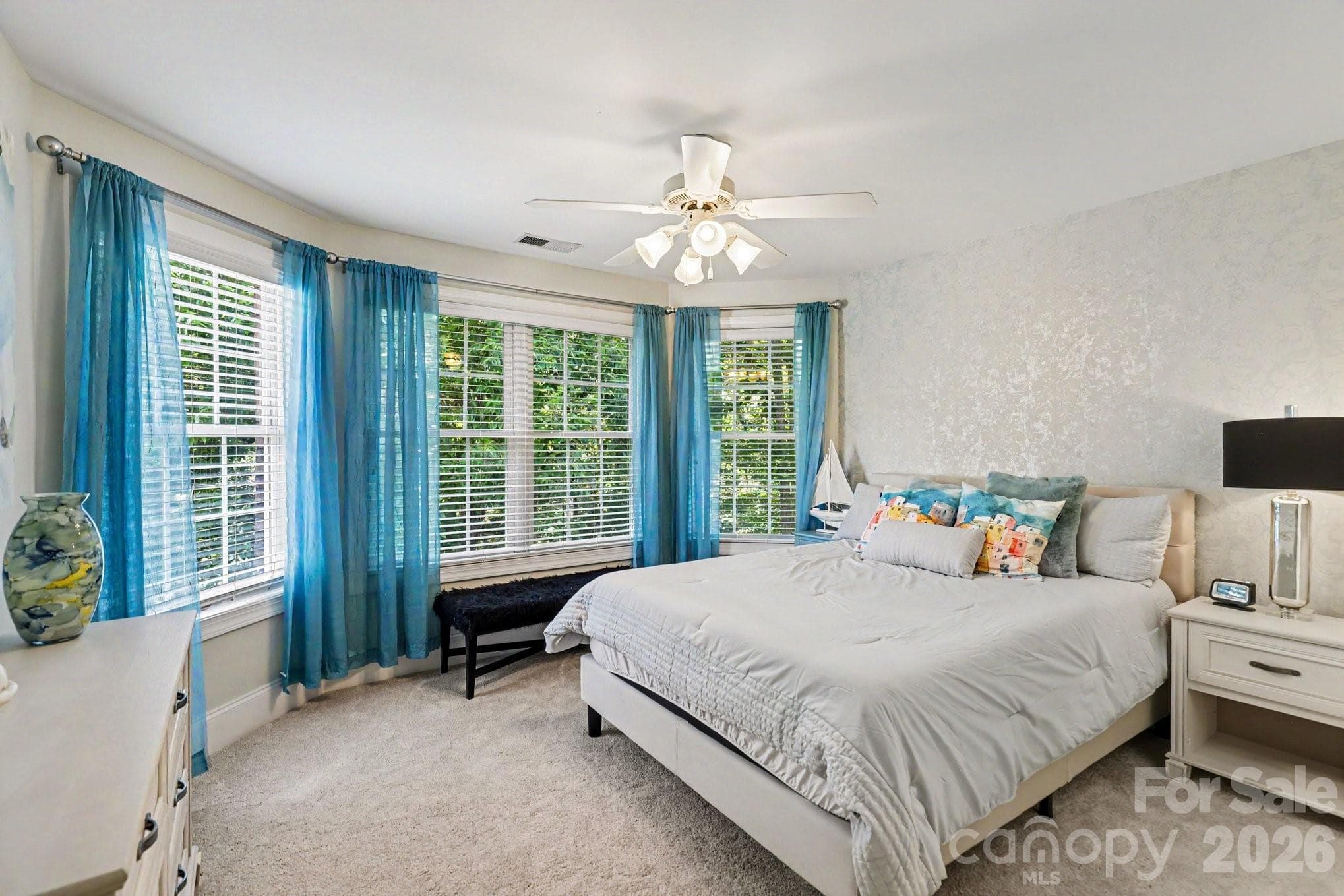 2nd level bedroom with ensuite bathroom - Lake Wylie