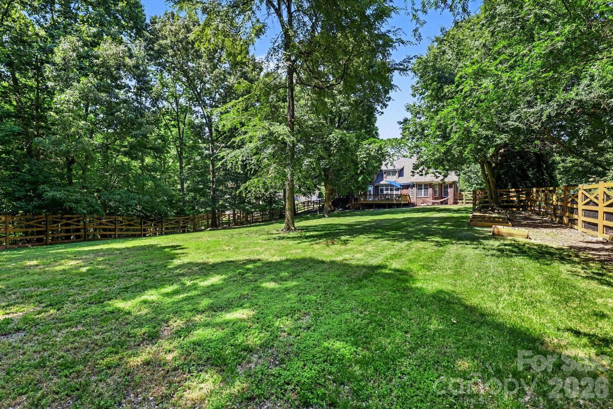 Flat, Fenced in back yard - Lake Wylie