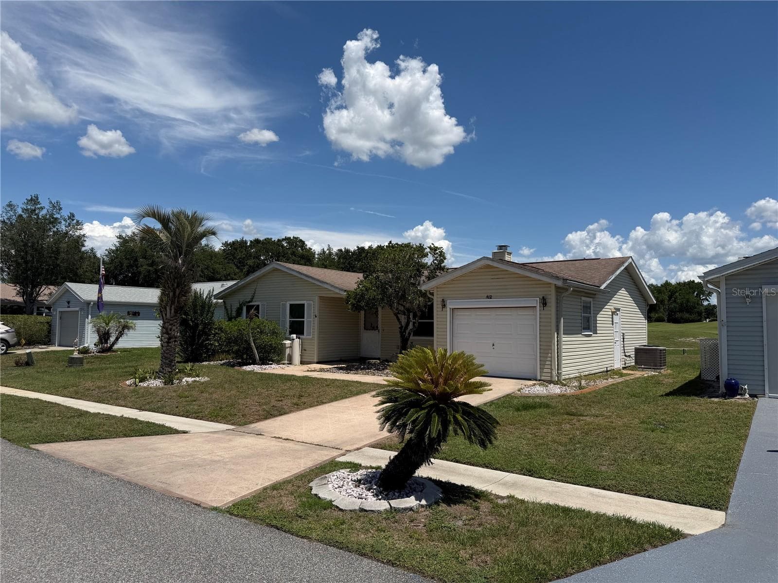 412 WESTWOOD DR