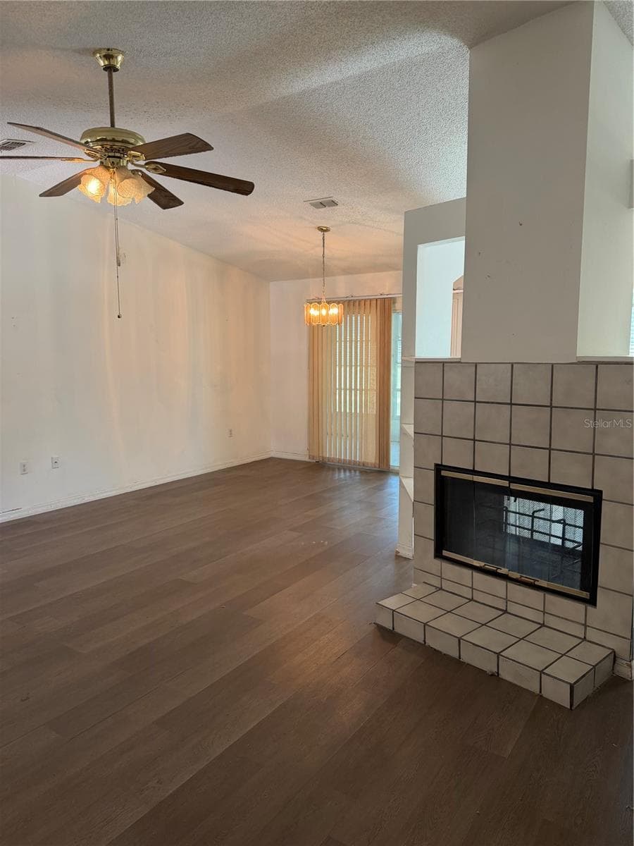 FIRE PLACE - 412 WESTWOOD DR, LEESBURG