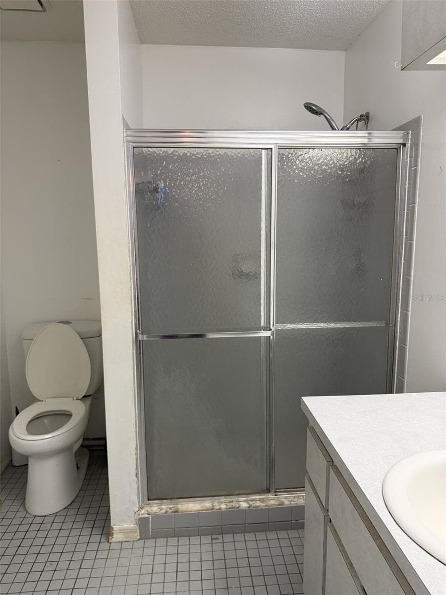 2ND BATH - 412 WESTWOOD DR, LEESBURG