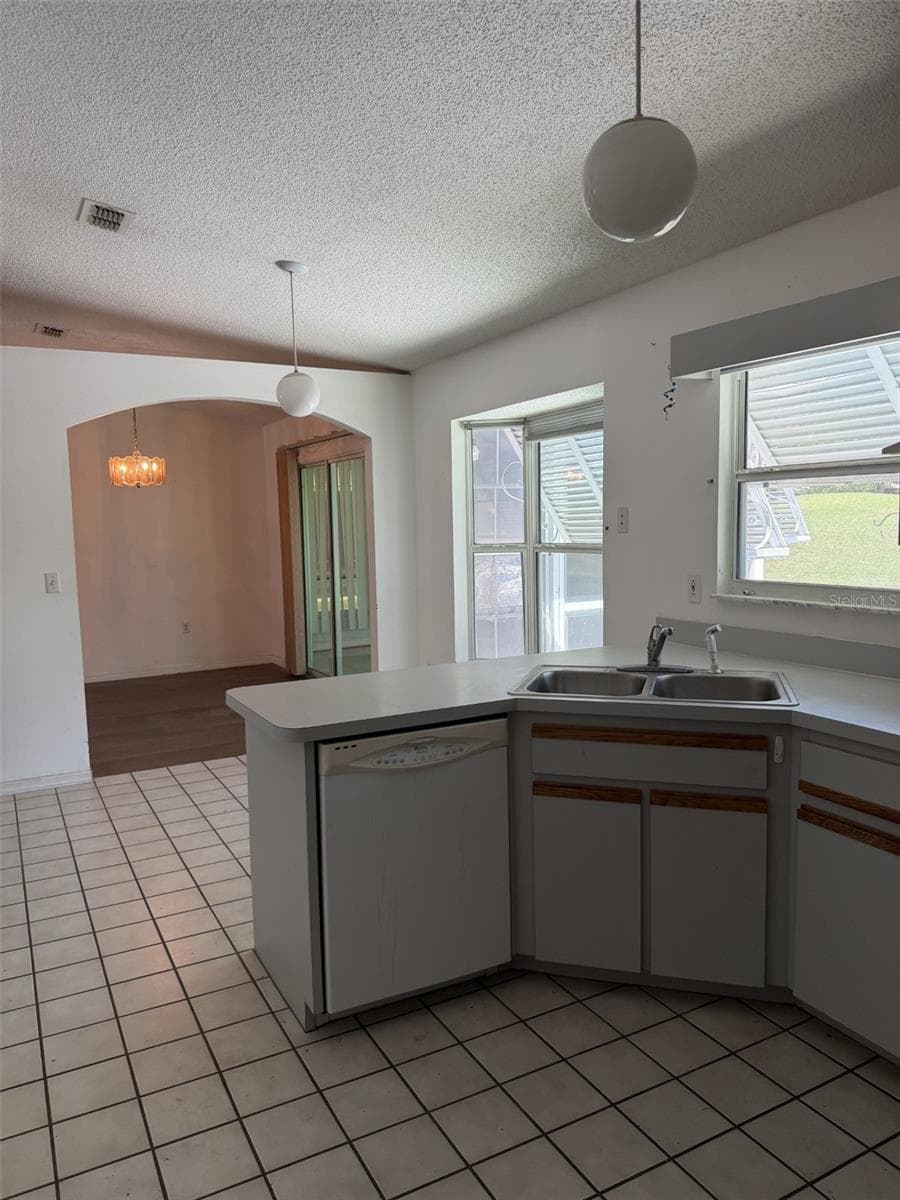 DINNING FROM KITCHEN - 412 WESTWOOD DR, LEESBURG