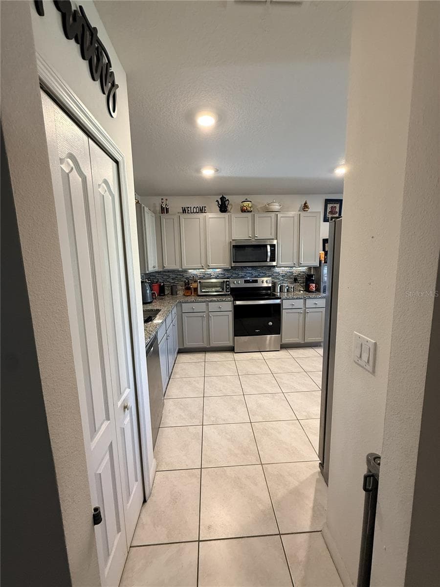 Single Family Residence at 329 WINGED ELM DR, DEBARY, photo 34 of 41