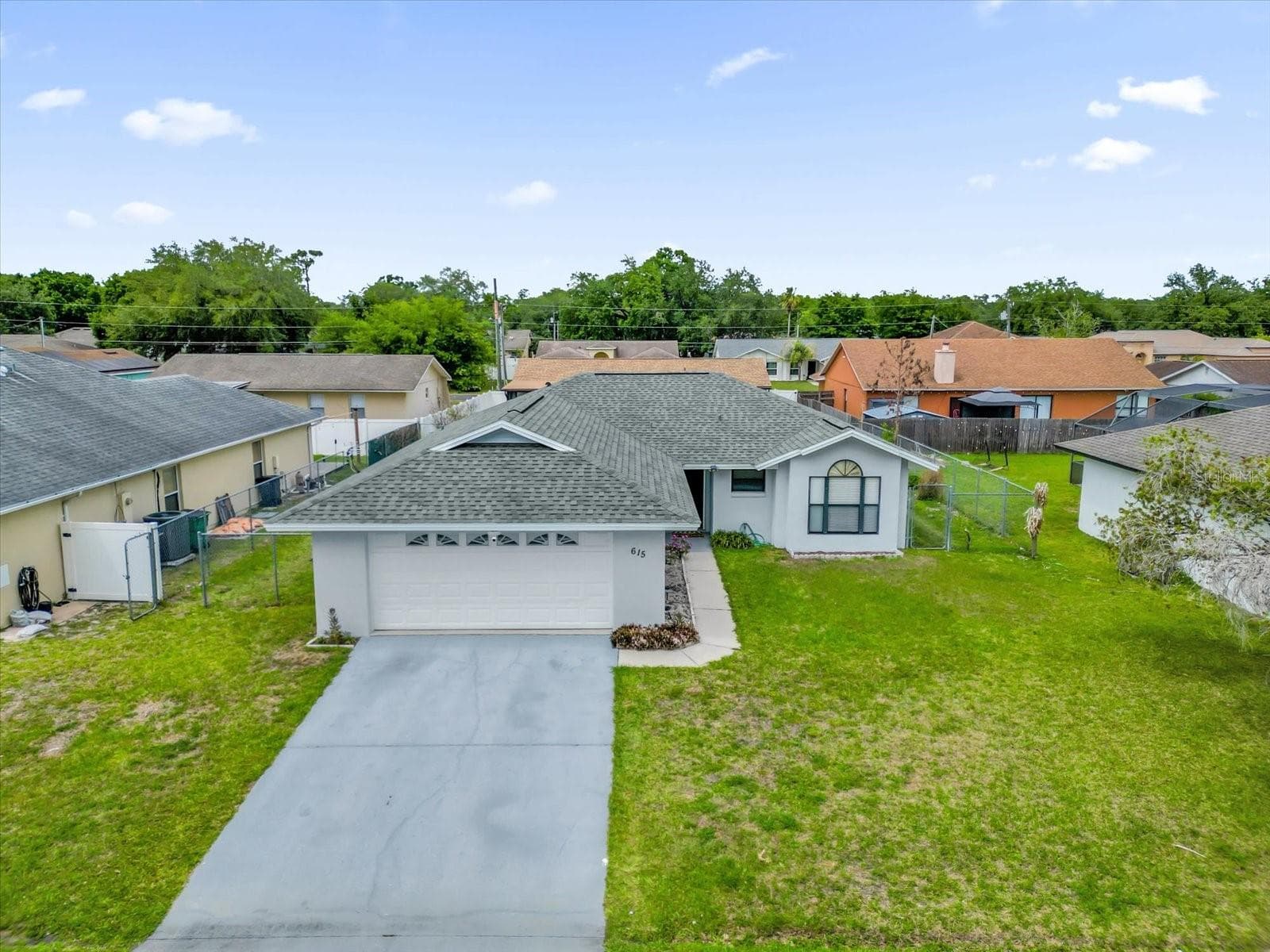 Single Family Residence at 615 MCKINLEY CT, KISSIMMEE, photo 2 of 24