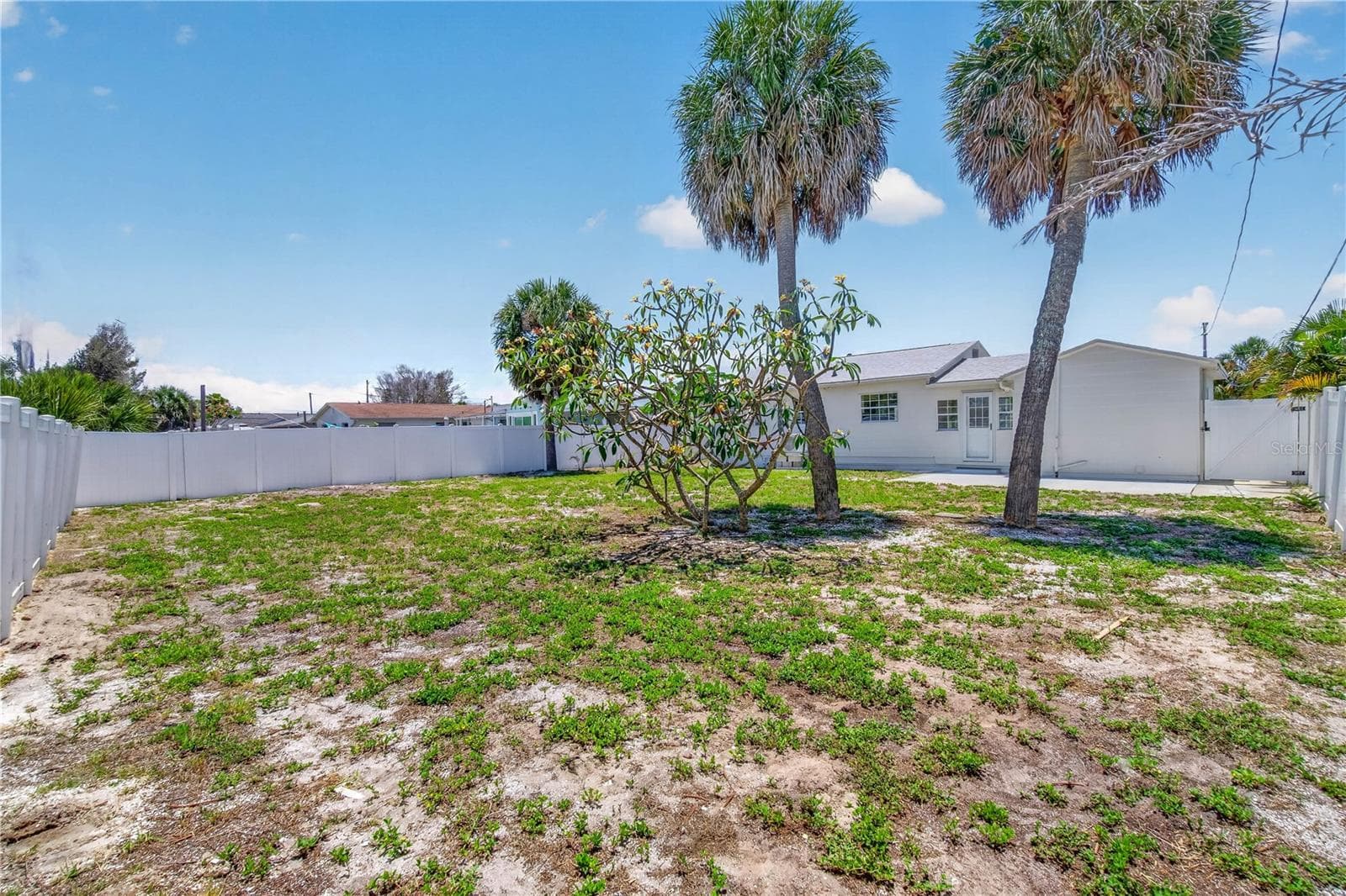 Large Rear Yard w/ Alley Access - 260 42ND AVE, ST PETE BEACH