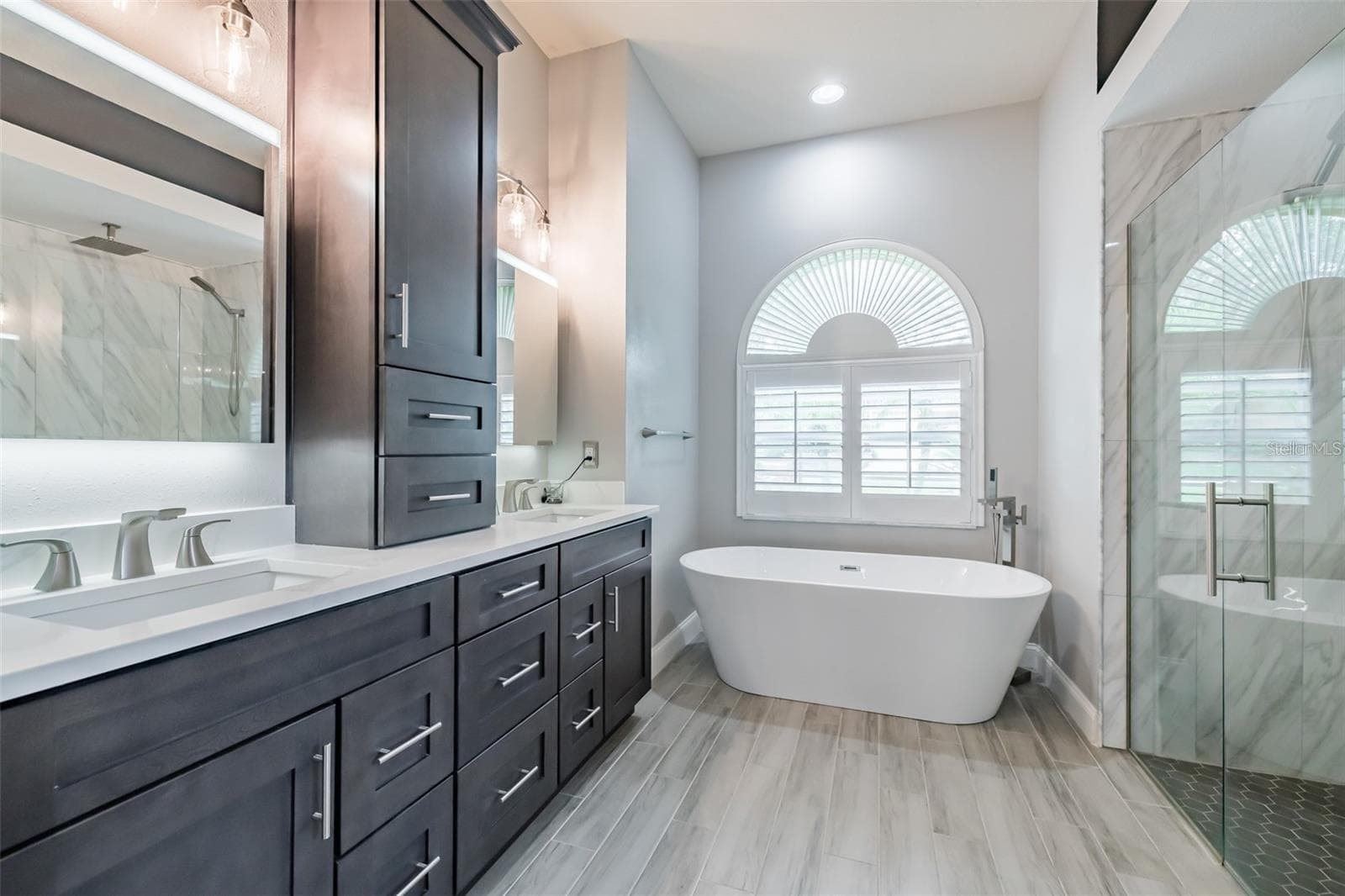 Single Family Residence at 10131 PADDOCK OAKS DR, RIVERVIEW, photo 4 of 13