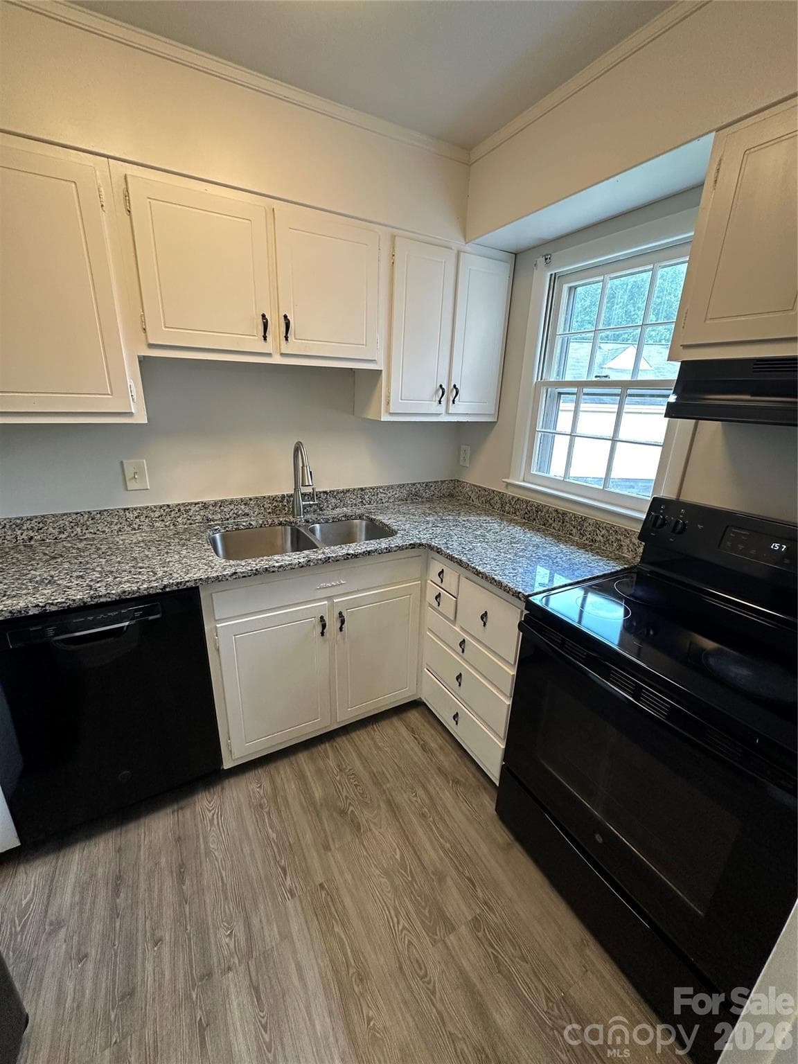 Condominium at 4605 Coronado Drive, Charlotte, photo 4 of 17