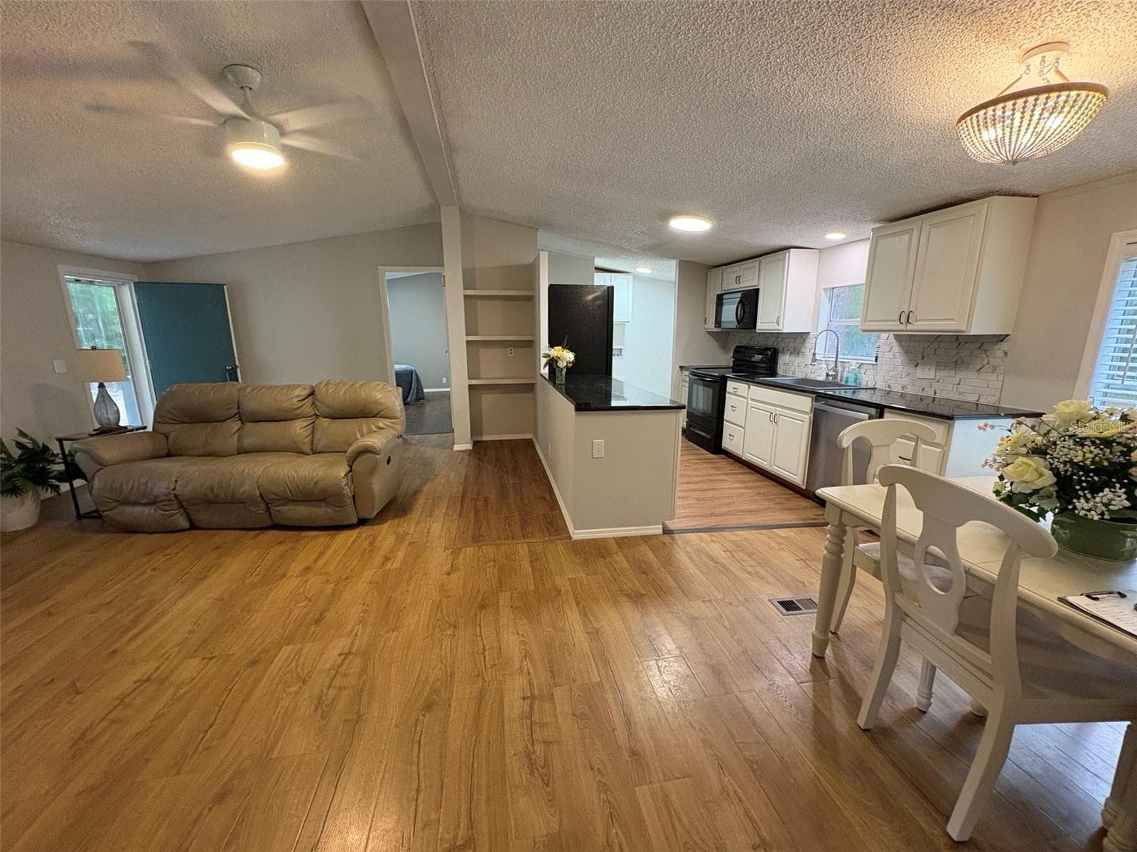 Manufactured Home at 8588 W WINGS LN, CRYSTAL RIVER, photo 5 of 26