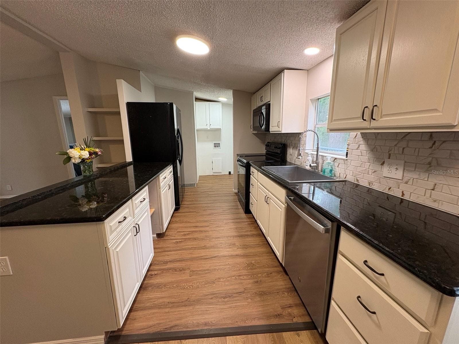 Manufactured Home at 8588 W WINGS LN, CRYSTAL RIVER, photo 8 of 26