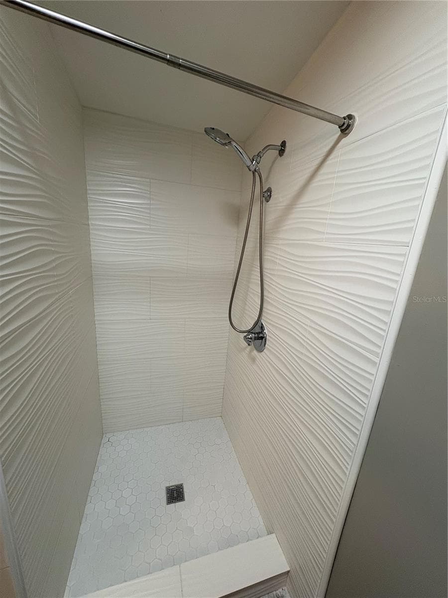 Primary Shower - 8588 W WINGS LN, CRYSTAL RIVER