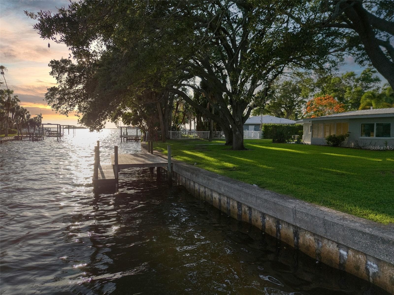 5 SHORE DR