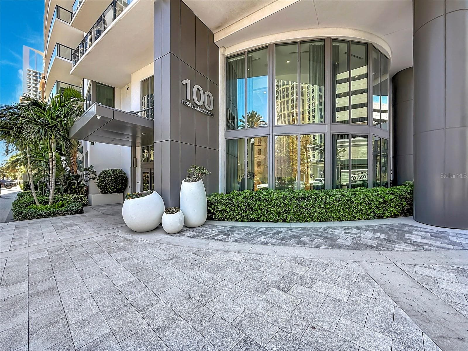 100 1ST AVE N #1106
