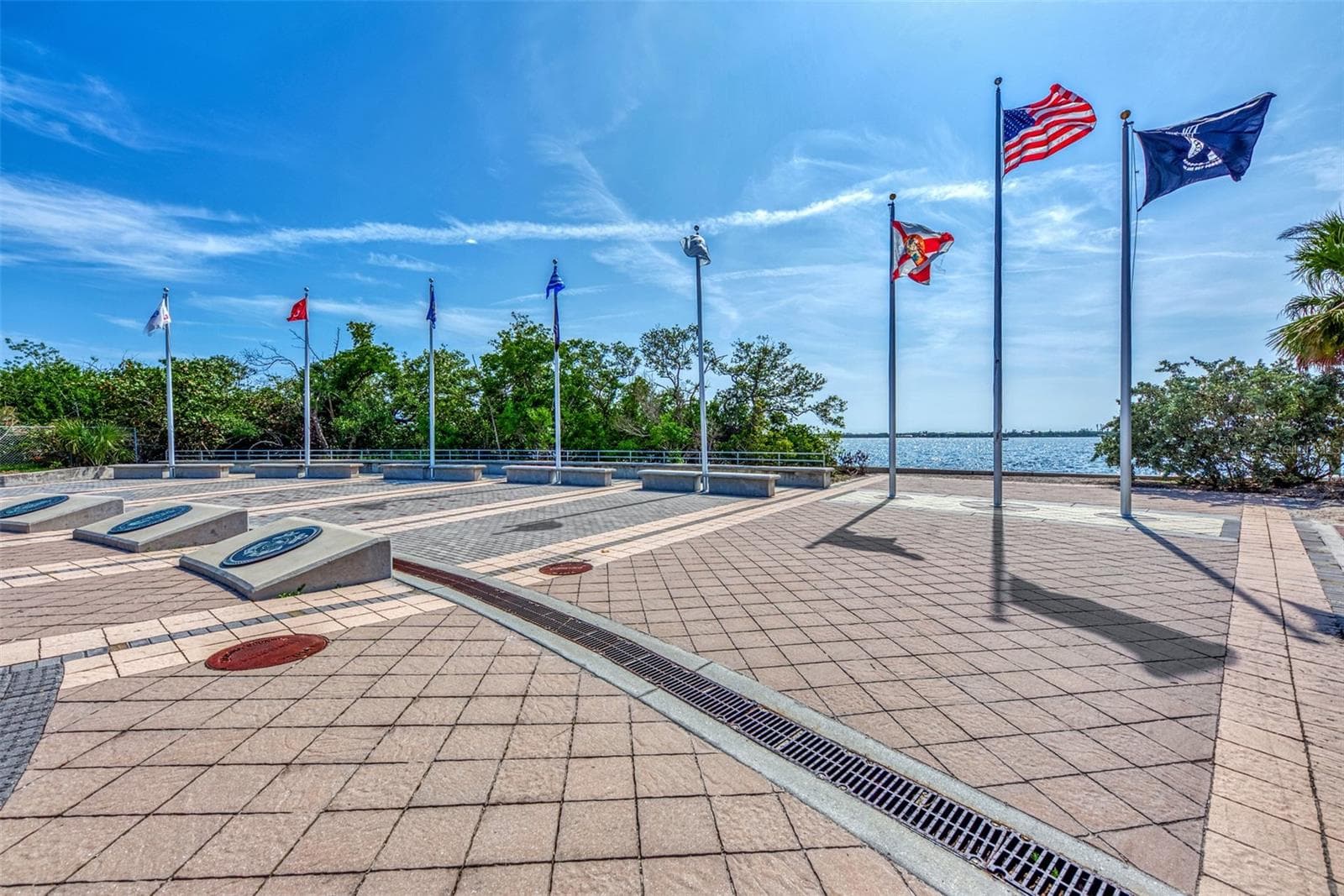 Veteran's Memorial on Lemon Bay - 413 TOMOKA DR, ENGLEWOOD