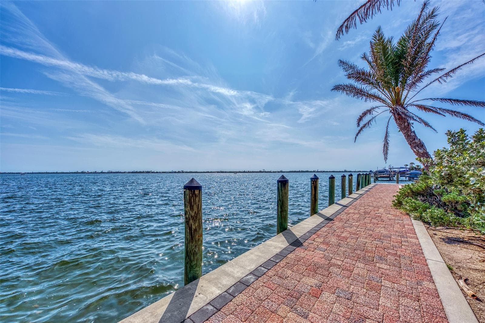 Veteran's Memorial on Lemon Bay - 413 TOMOKA DR, ENGLEWOOD