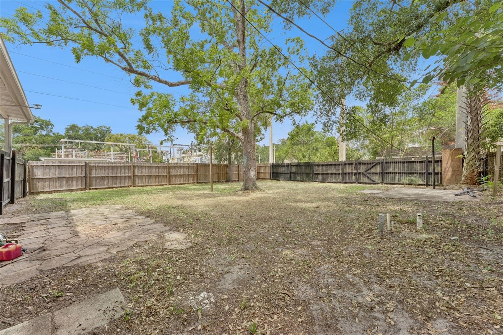 Large fenced lot - 417 W 6TH ST, SANFORD