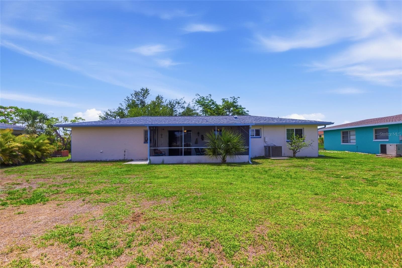 Large back yard! - 52 ANNAPOLIS LN, ROTONDA WEST