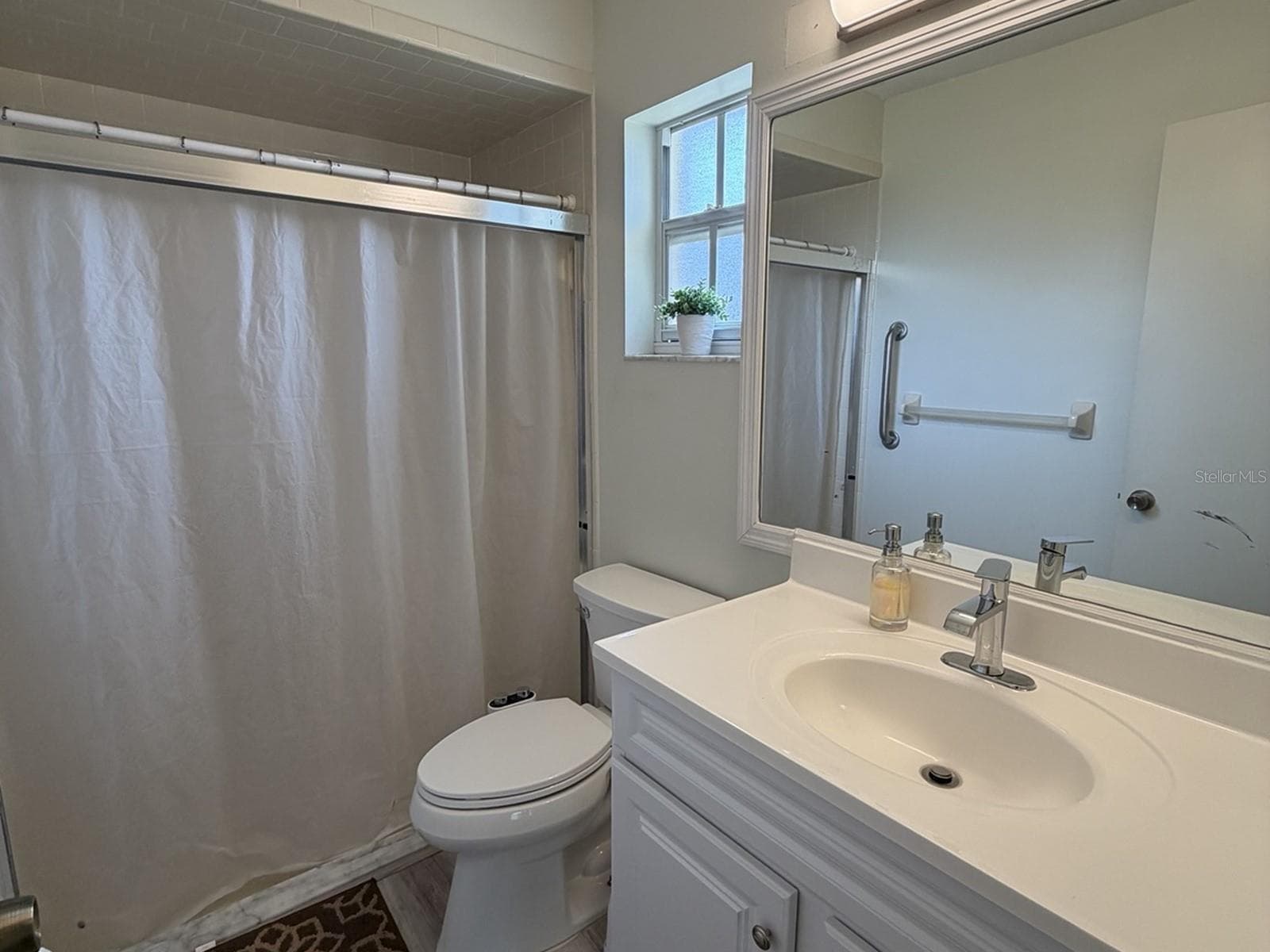 master bathroom - 1629 WILLOW RUN, SEBRING