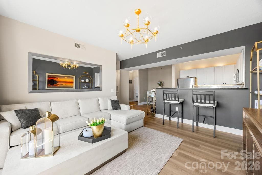 Condominium at 1315 East Boulevard, Charlotte, photo 3 of 36