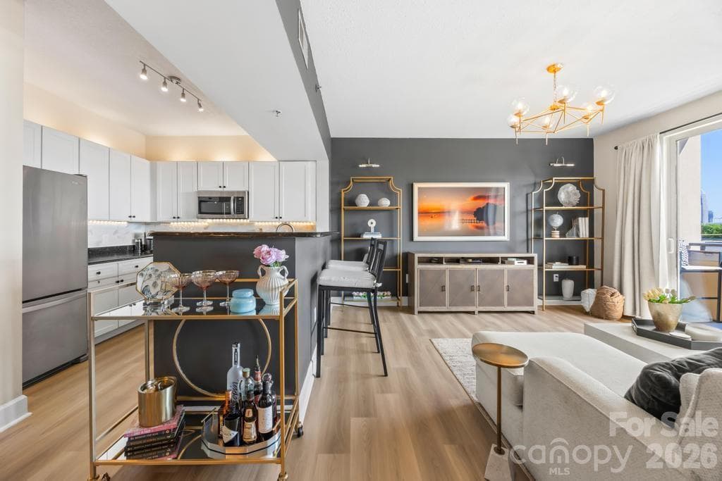 Condominium at 1315 East Boulevard, Charlotte, photo 5 of 36