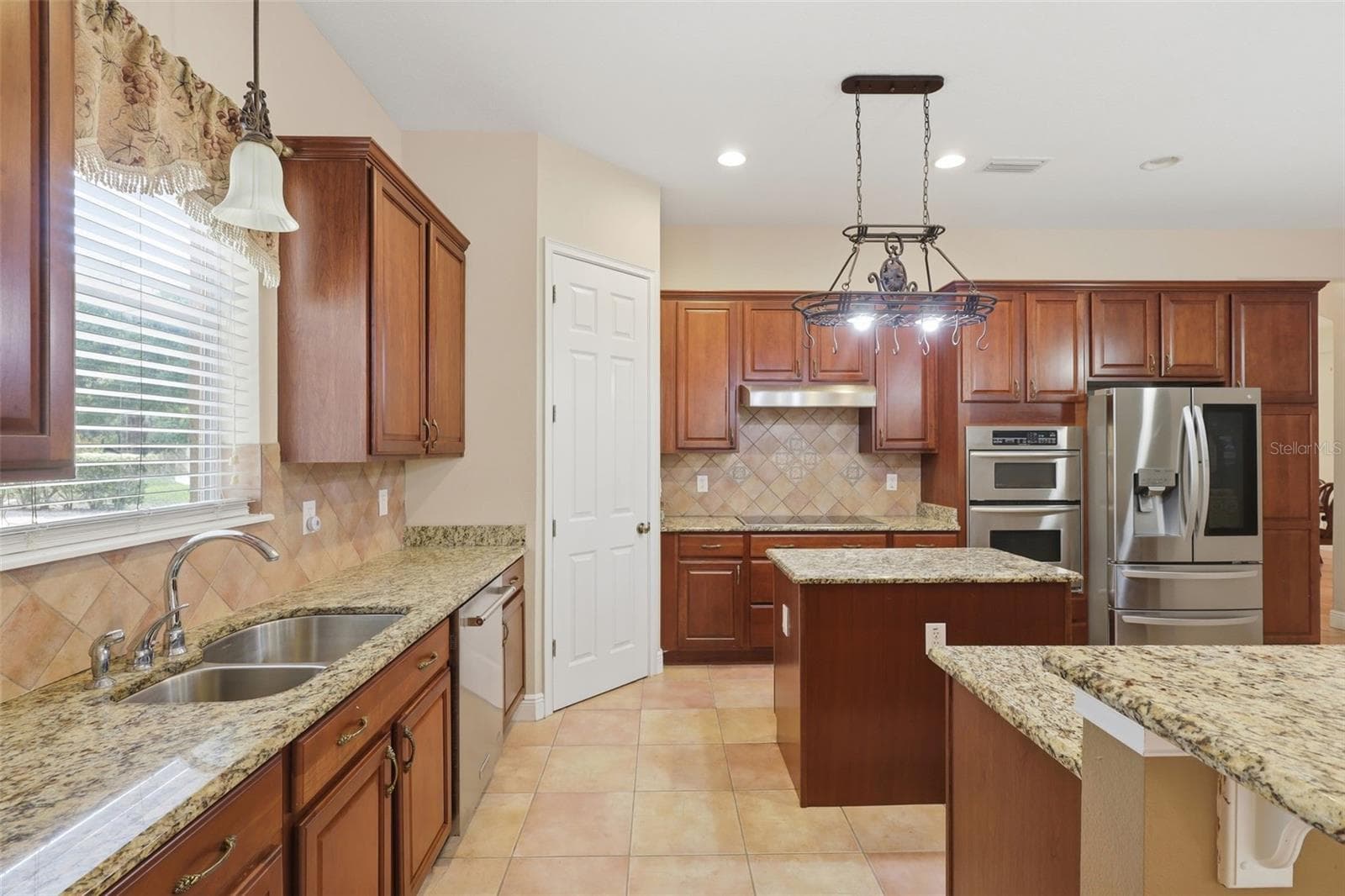 Single Family Residence at 530 N BLUE LAKE AVE, DELAND, photo 42 of 68