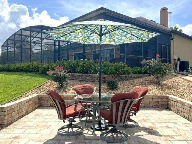 Outside Patio with speakers - 11325 PRESTON COVE RD, CLERMONT