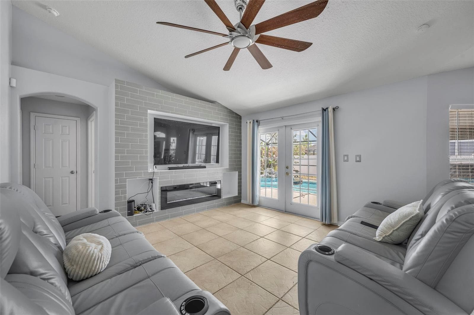 Single Family Residence at 15115 GREATER GROVES BLVD, CLERMONT, photo 11 of 35