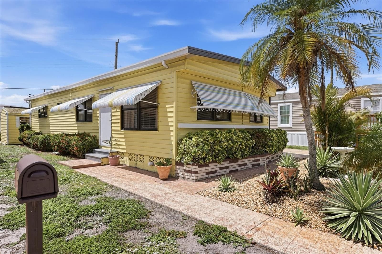 Mobile Home at 4109 12TH ST E, ELLENTON, photo 2 of 44