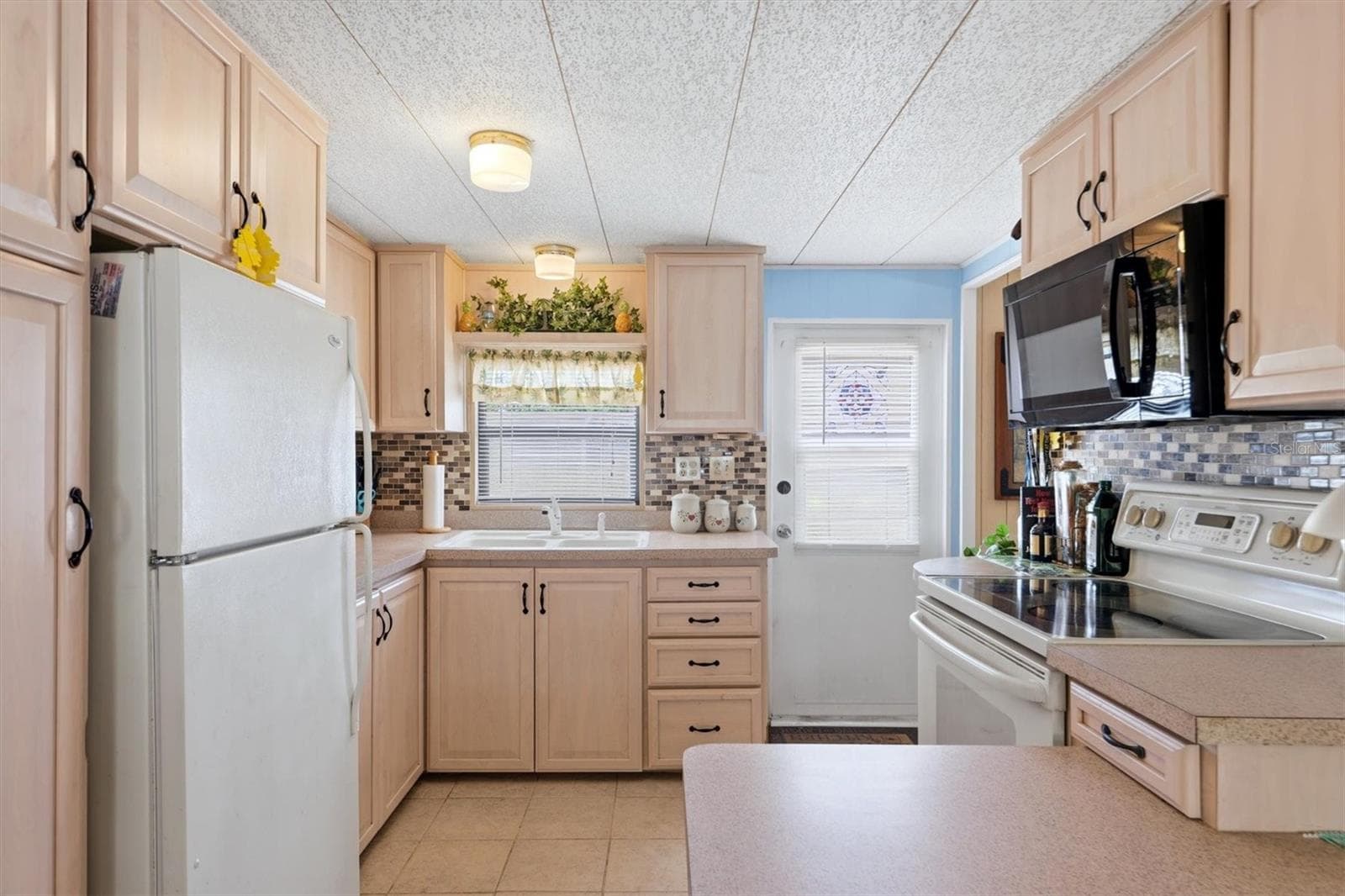 Mobile Home at 4109 12TH ST E, ELLENTON, photo 7 of 44