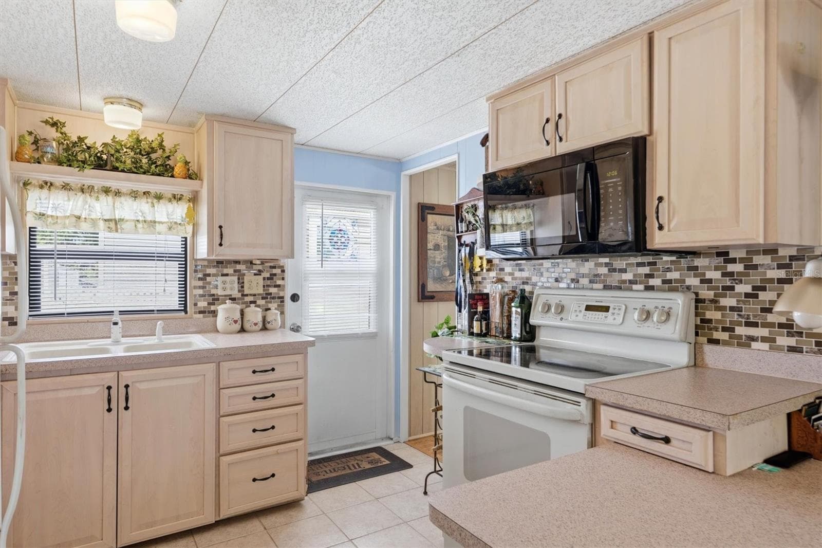 Mobile Home at 4109 12TH ST E, ELLENTON, photo 8 of 44
