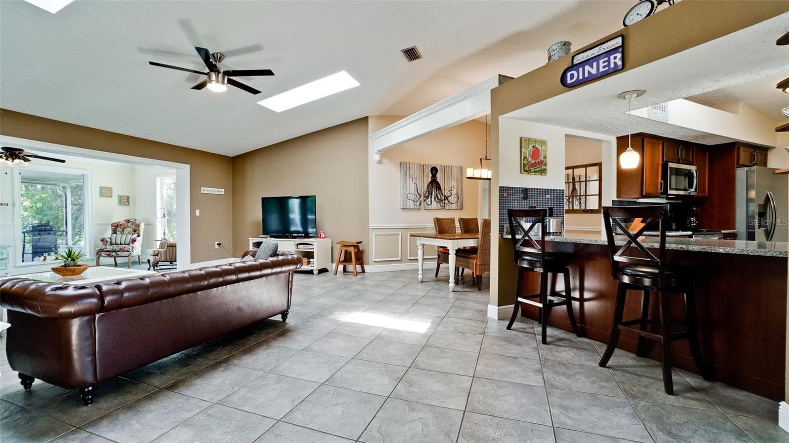 Single Family Residence at 8403 13TH AVE NW, BRADENTON, photo 6 of 41