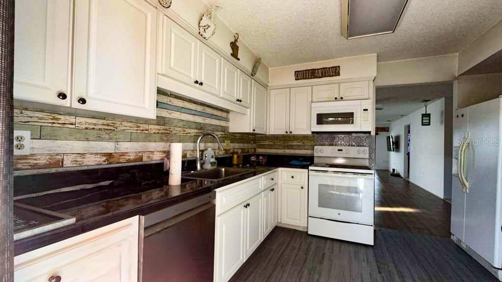 Kitchen from front patio view - 12922 WEDGEWOOD WAY #A, HUDSON