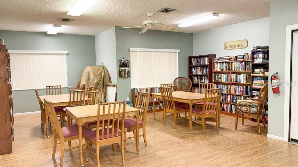 Library and tables for reading or just hanging out - 12922 WEDGEWOOD WAY #A, HUDSON