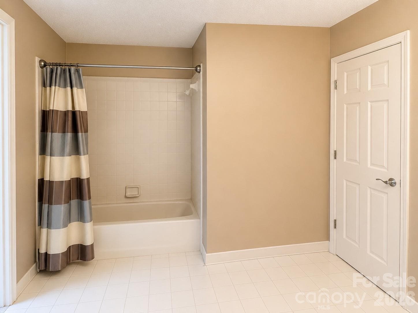 Townhouse at Hickory, photo 16 of 28
