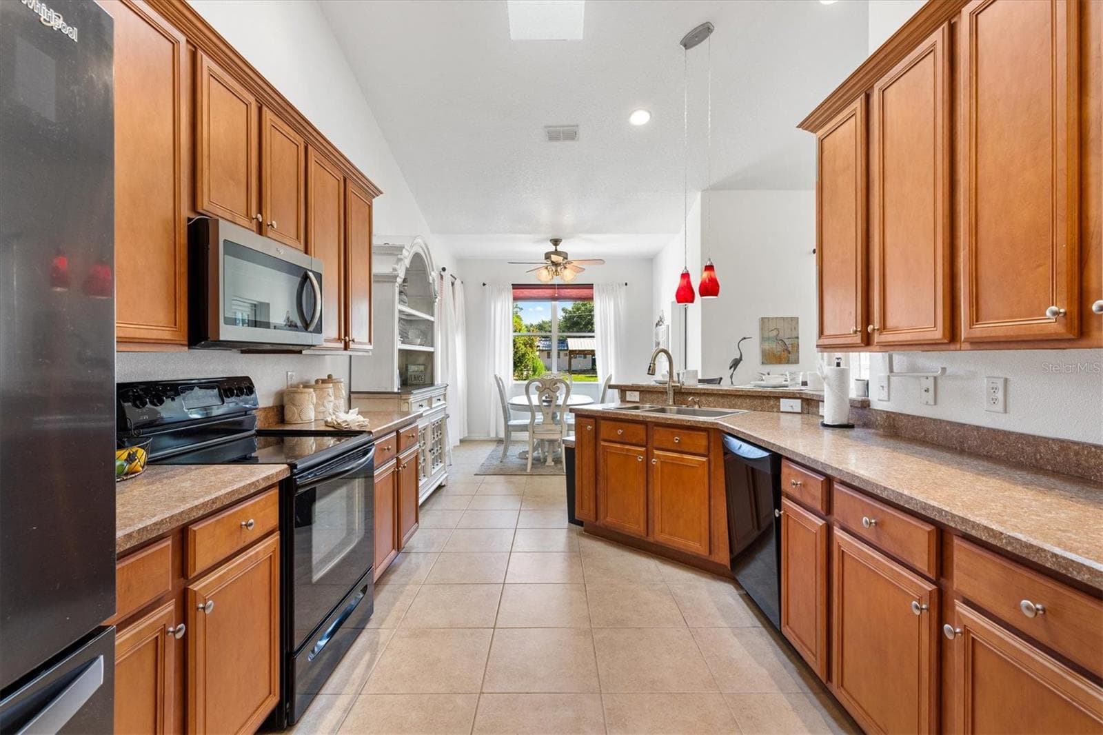 Single Family Residence at 12107 EAGLE POINT CT, LEESBURG, photo 11 of 26