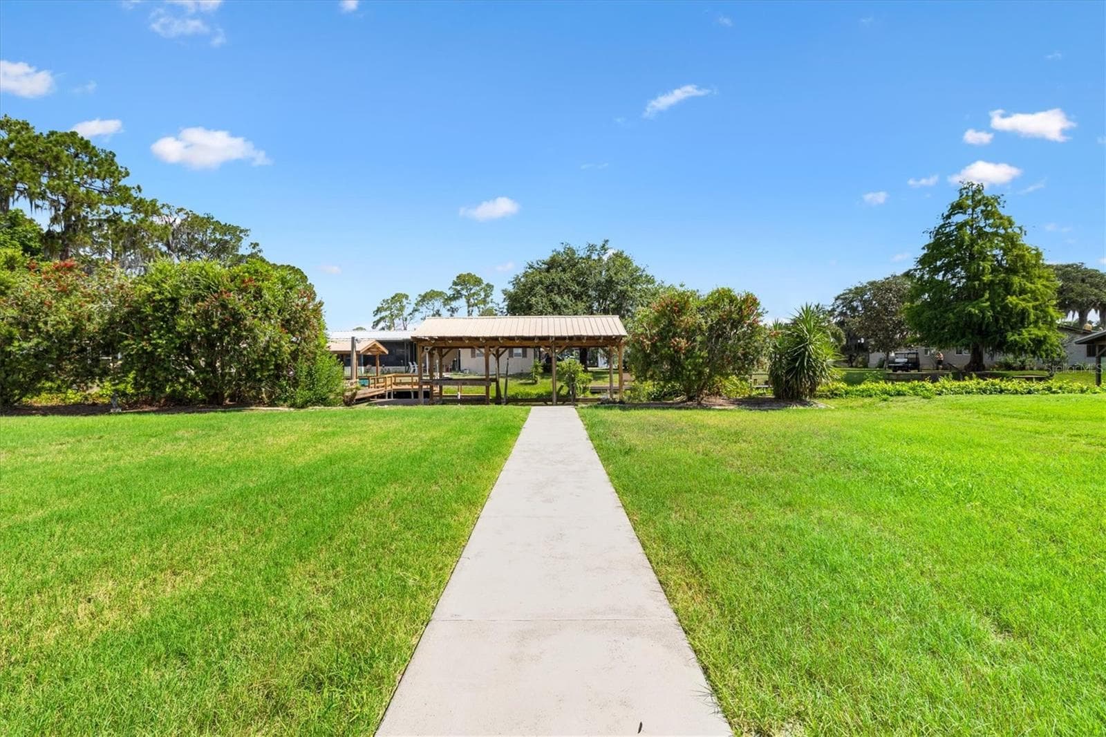 The large lot provides plenty of space for a future pool, volleyball area, outdoor entertaining, or whatever else you can imagine. - 12107 EAGLE POINT CT, LEESBURG