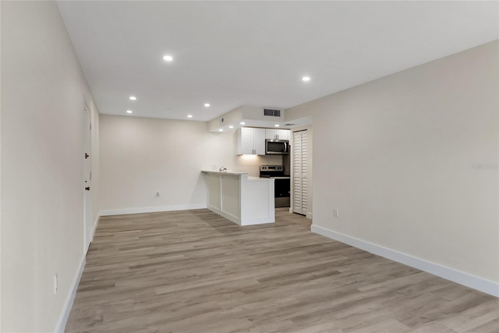 Condominium at 3229 BENEVA RD #203, SARASOTA, photo 8 of 38