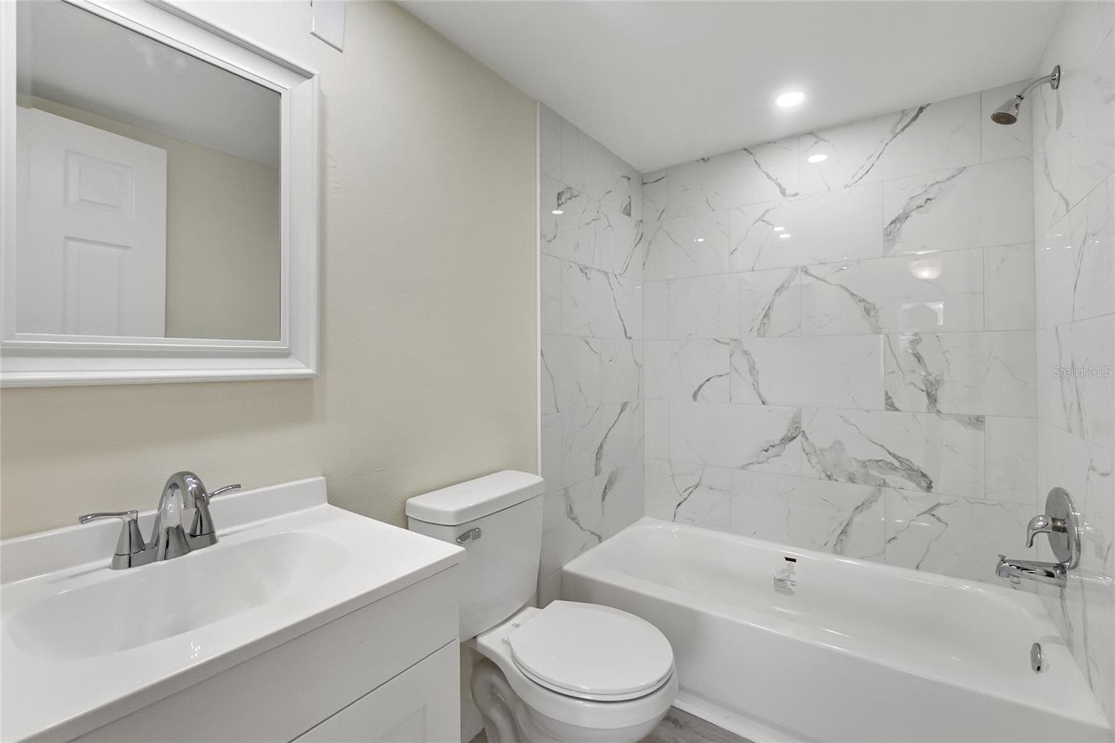 Condominium at 3229 BENEVA RD #203, SARASOTA, photo 22 of 38
