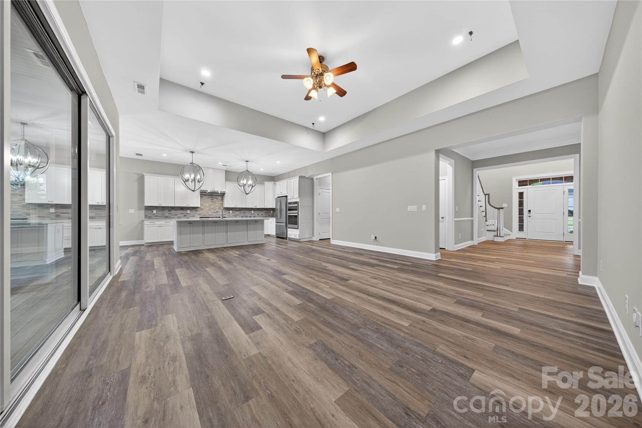 10' Ceilings on Main - Lancaster