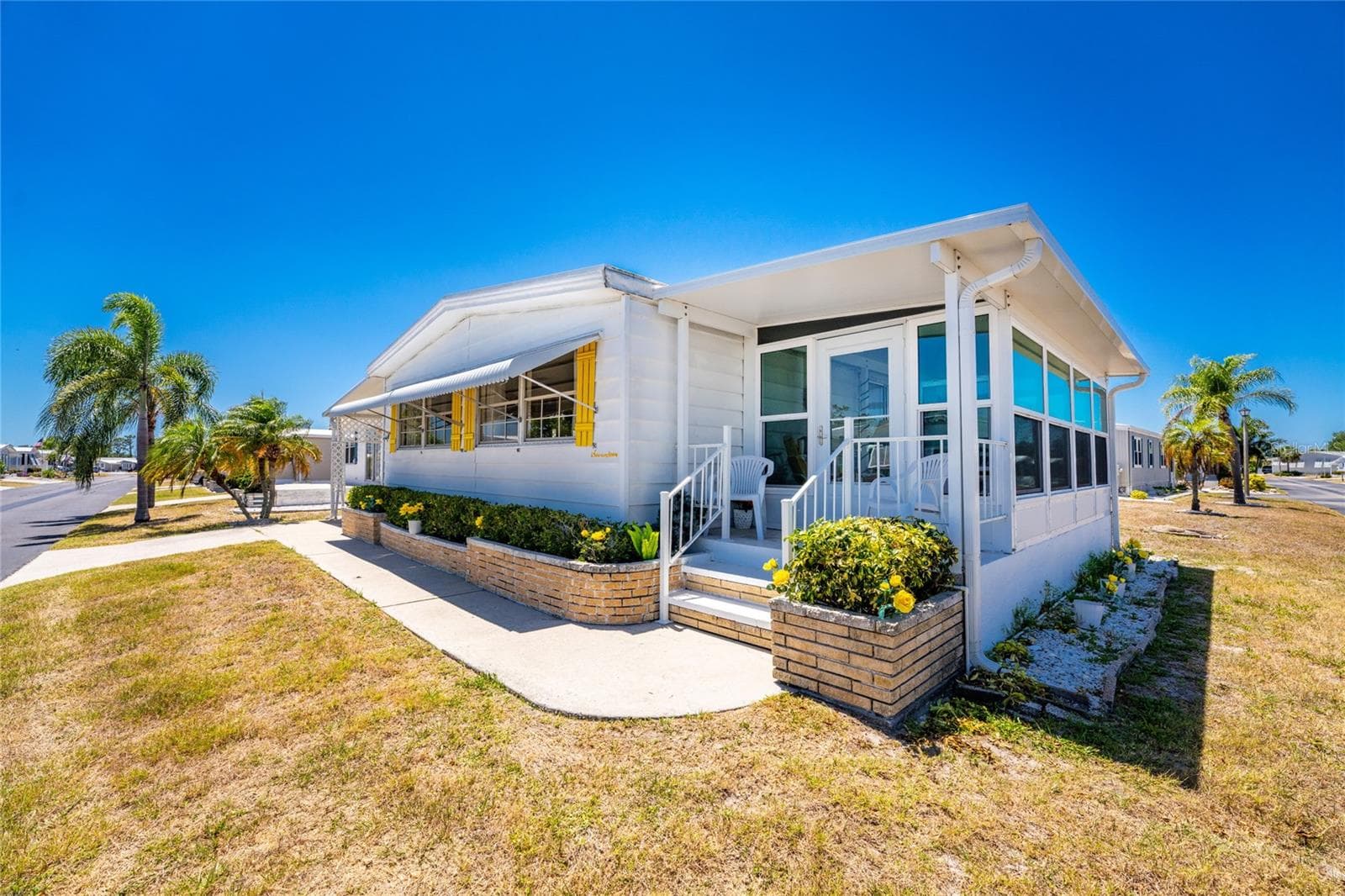 Manufactured Home at 17 N FLORA VISTA ST, ENGLEWOOD, photo 2 of 44