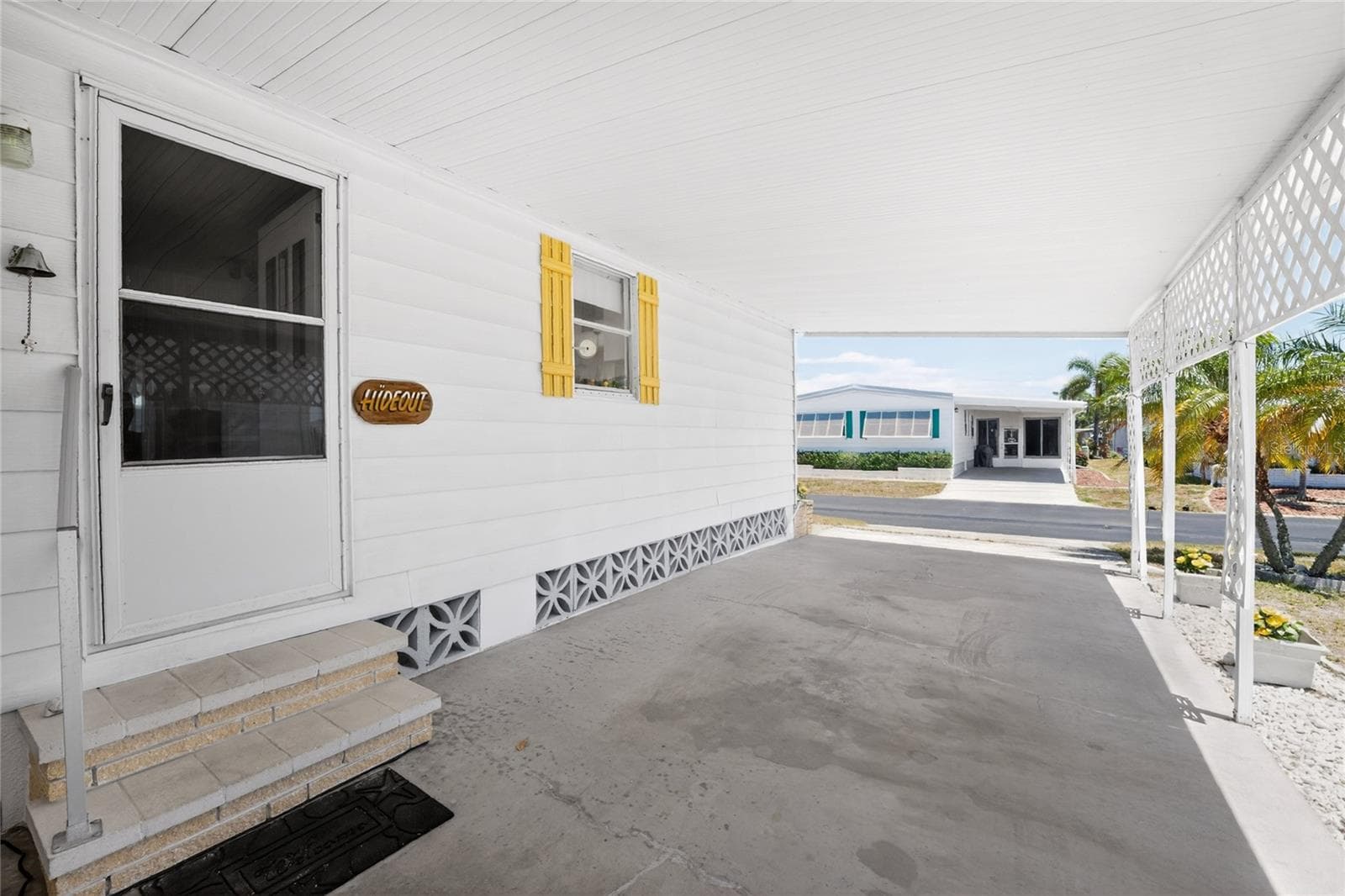 Manufactured Home at 17 N FLORA VISTA ST, ENGLEWOOD, photo 4 of 44
