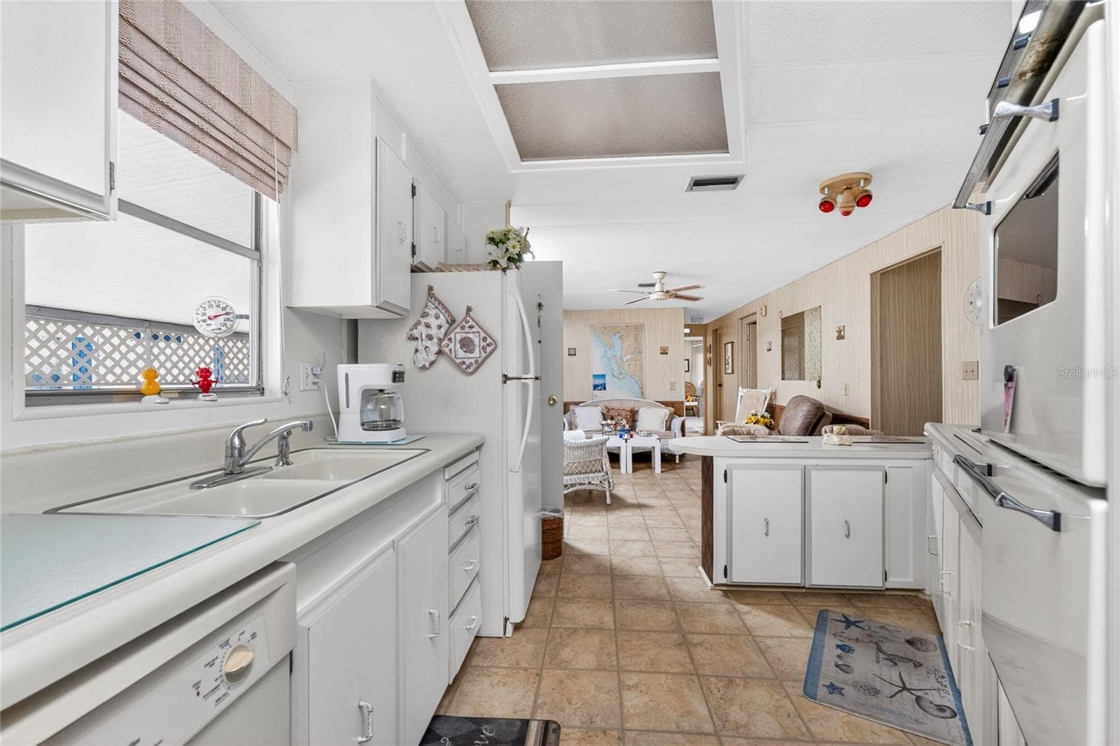Manufactured Home at 17 N FLORA VISTA ST, ENGLEWOOD, photo 9 of 44