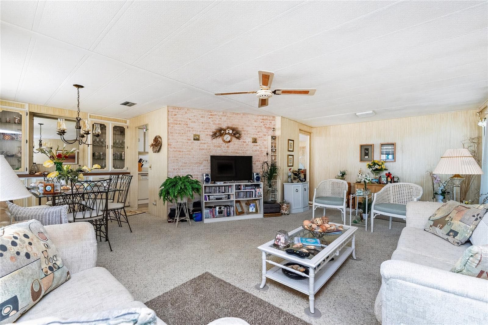 Manufactured Home at 17 N FLORA VISTA ST, ENGLEWOOD, photo 16 of 44