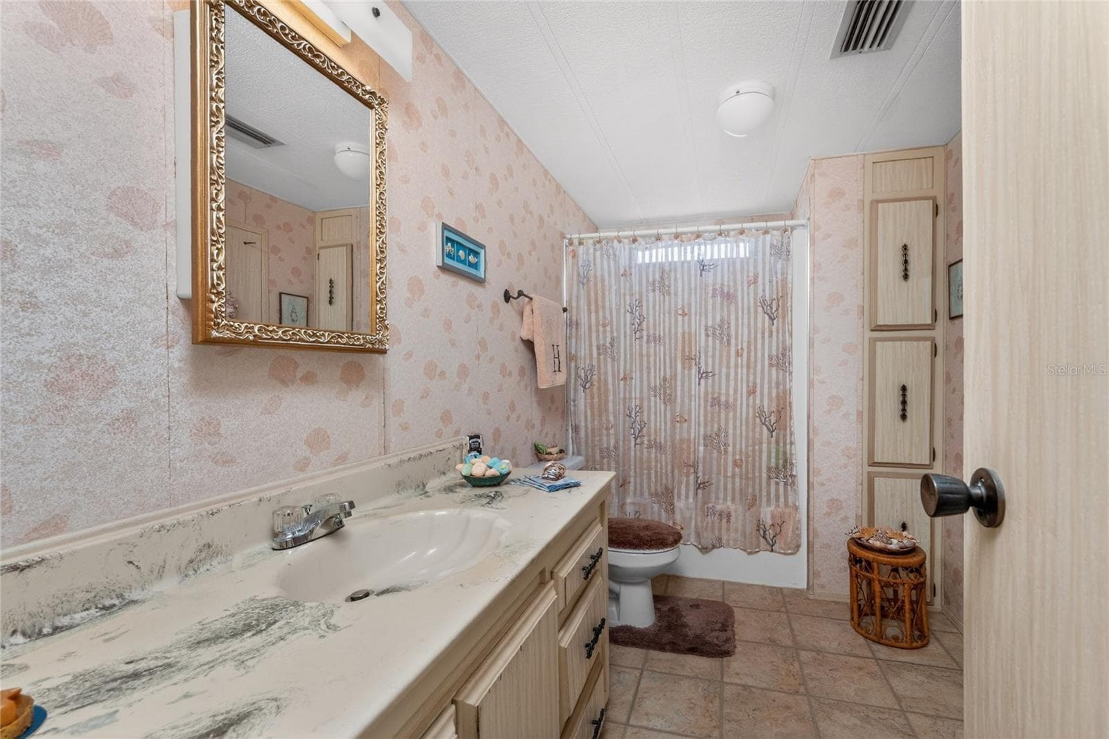 Manufactured Home at 17 N FLORA VISTA ST, ENGLEWOOD, photo 21 of 44