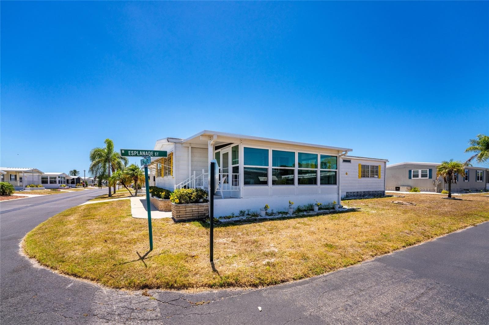 Manufactured Home at 17 N FLORA VISTA ST, ENGLEWOOD, photo 39 of 44
