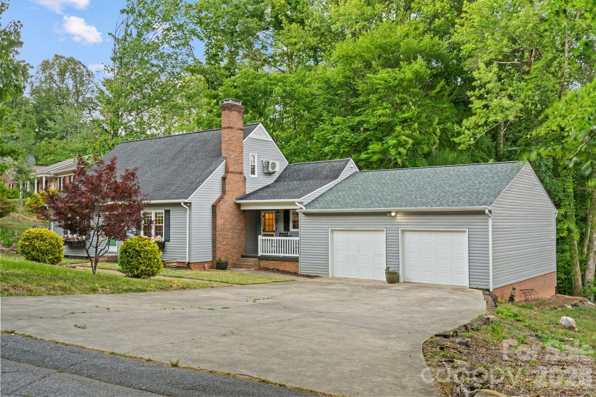 Single Family Residence at Lenoir, photo 3 of 47