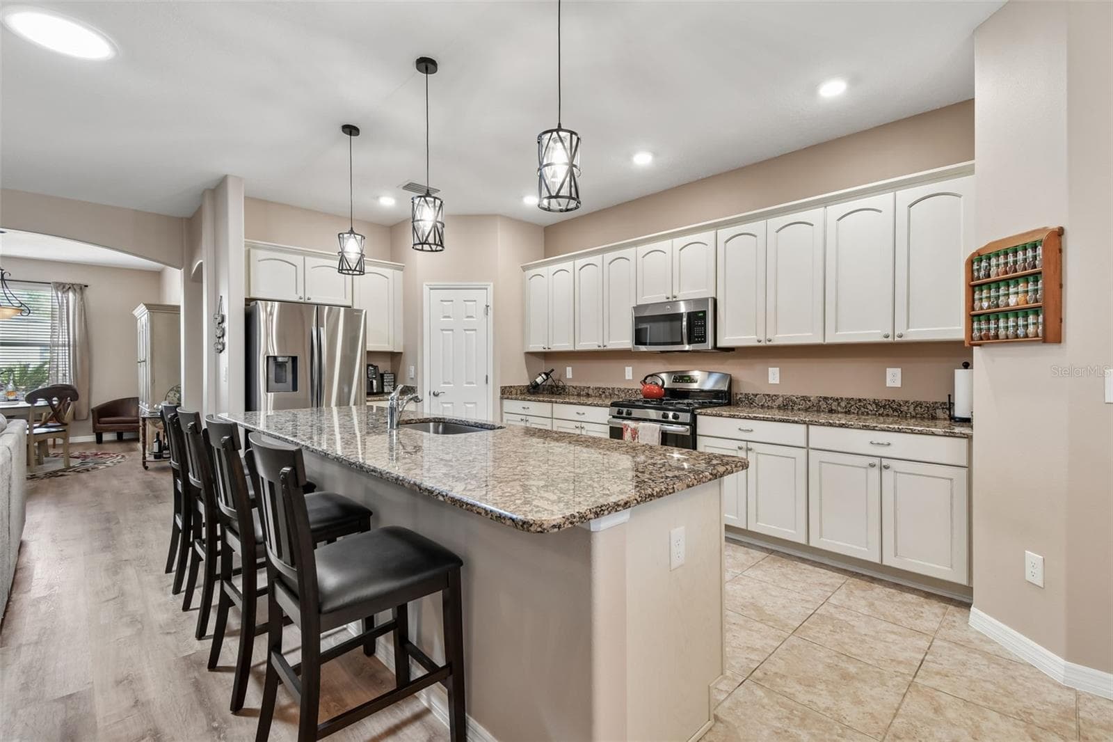 Single Family Residence at 26617 OTTER CREEK LN, LEESBURG, photo 17 of 39