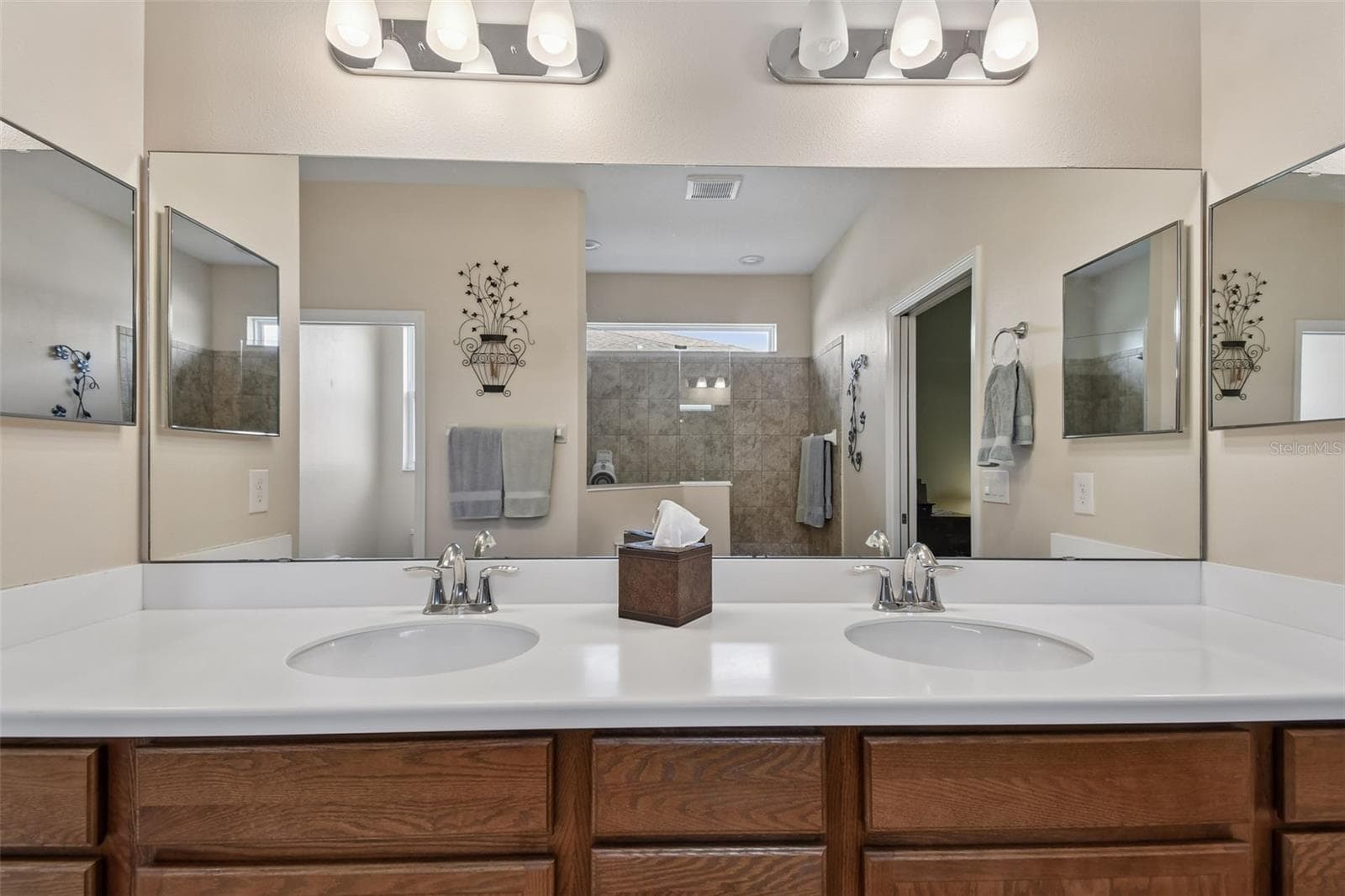 Single Family Residence at 26617 OTTER CREEK LN, LEESBURG, photo 26 of 39