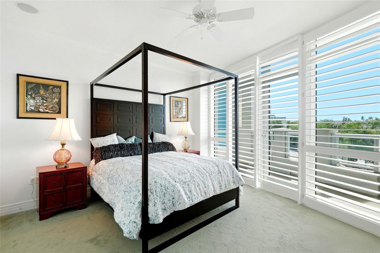 Guest bedroom with large balcony - 400 BEACH DR NE #401, ST PETERSBURG